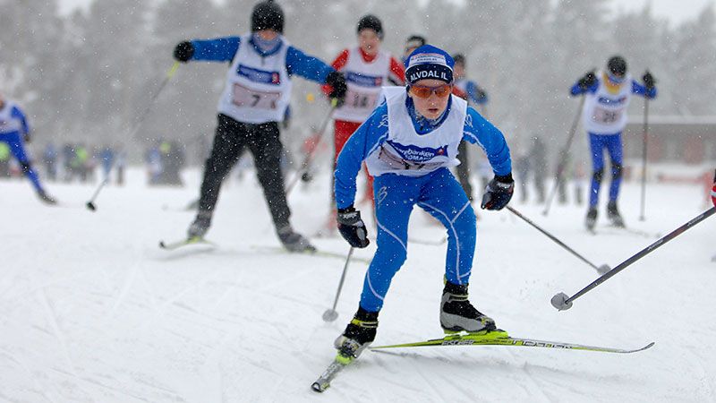 Ung skiløper i driv under skirenn i Alvdal.