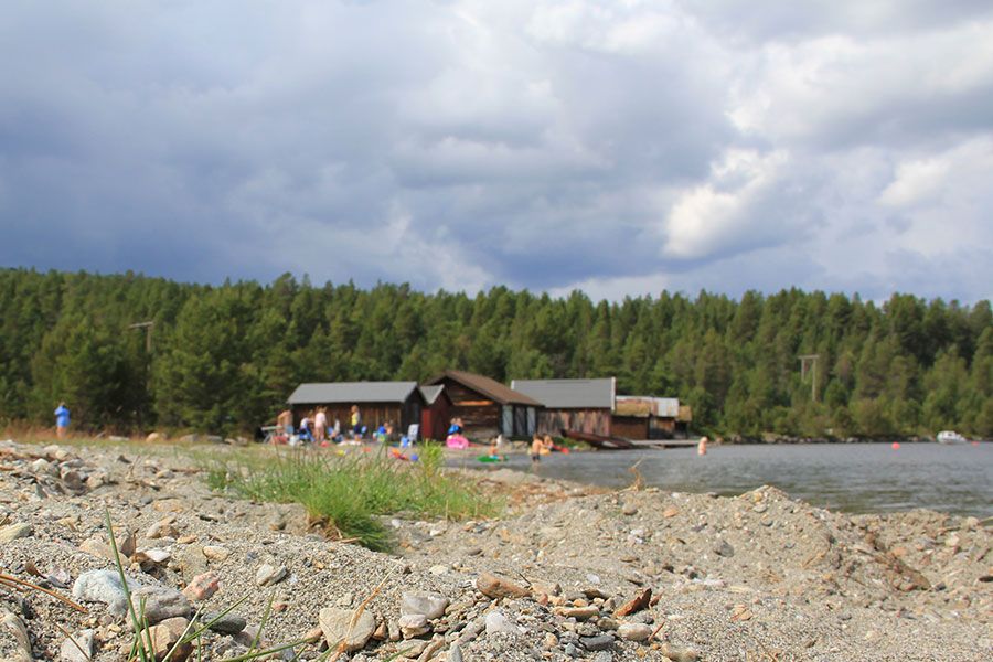 Båtnaust på Savalen om sommeren