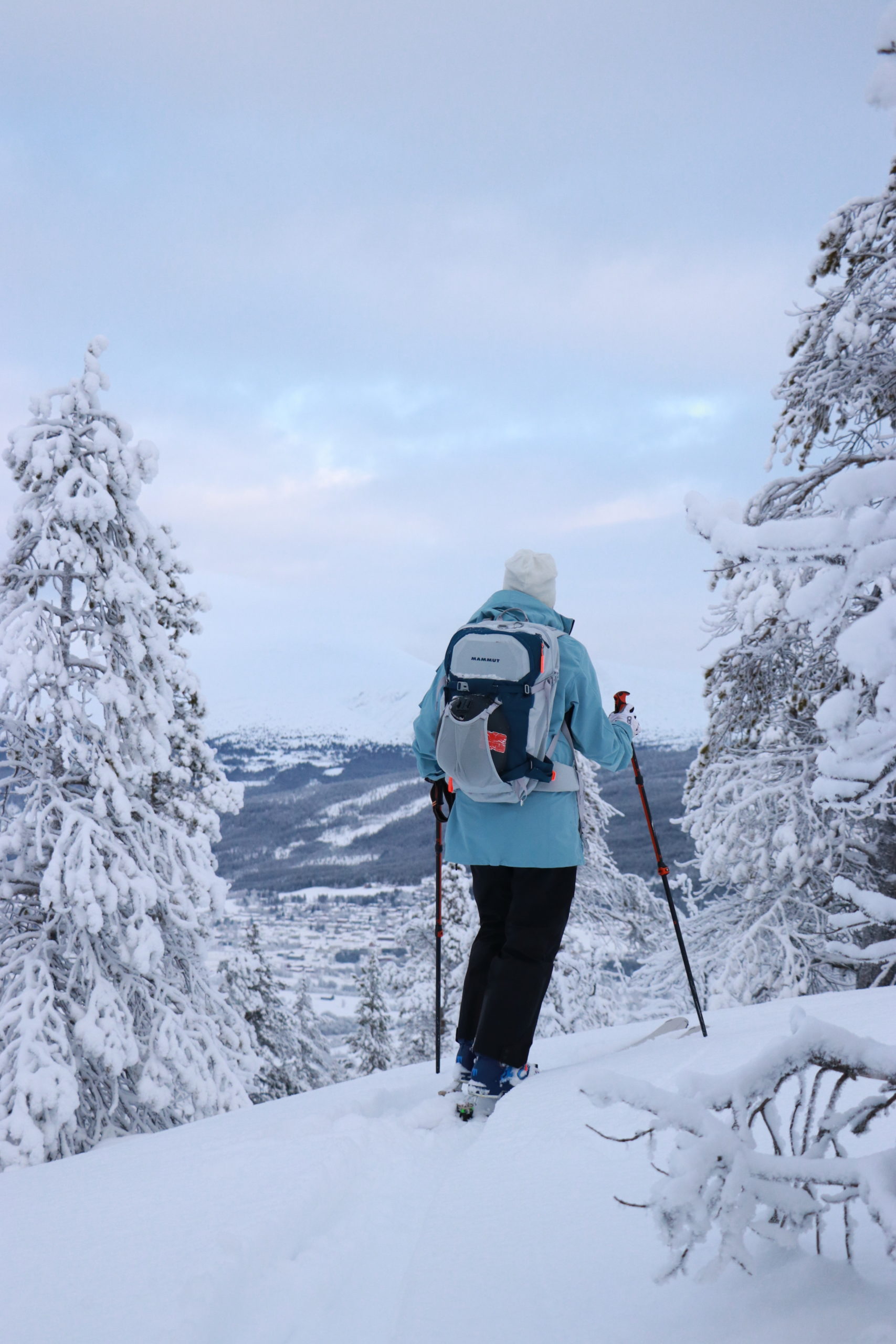 Topptur i puddersnø, vinterlandskap i Alvdal